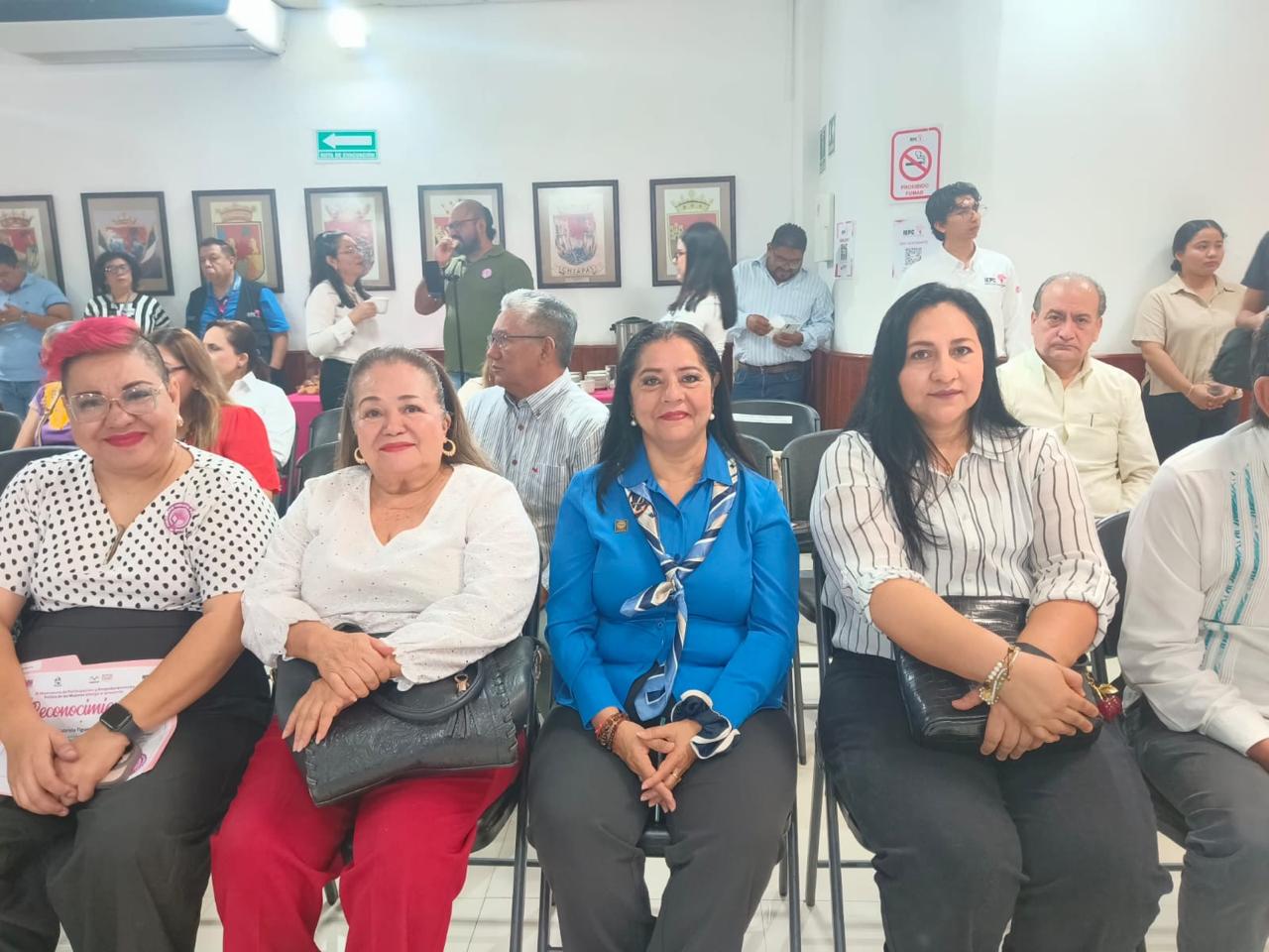 Firma de la Agenda de Comunicación con perspectiva de género.