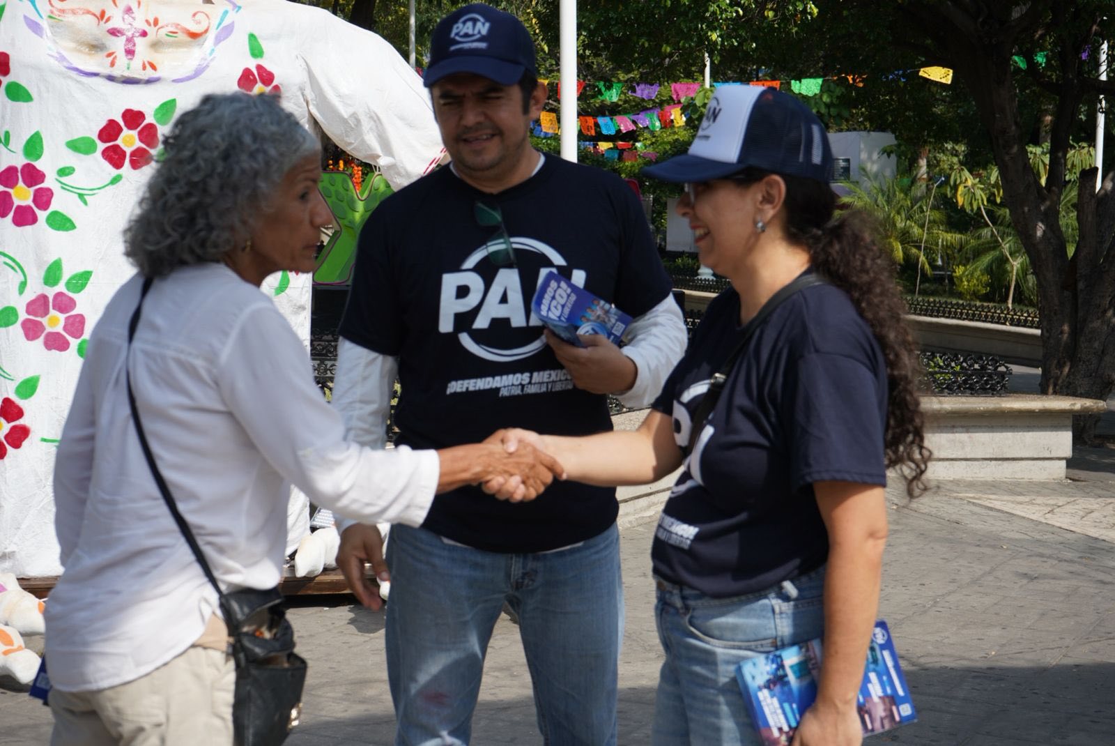 Integrantes del CDE del PAN Chiapas, salieron a escuchar y dialogar con la ciudadania dando a conocer la nueva App.