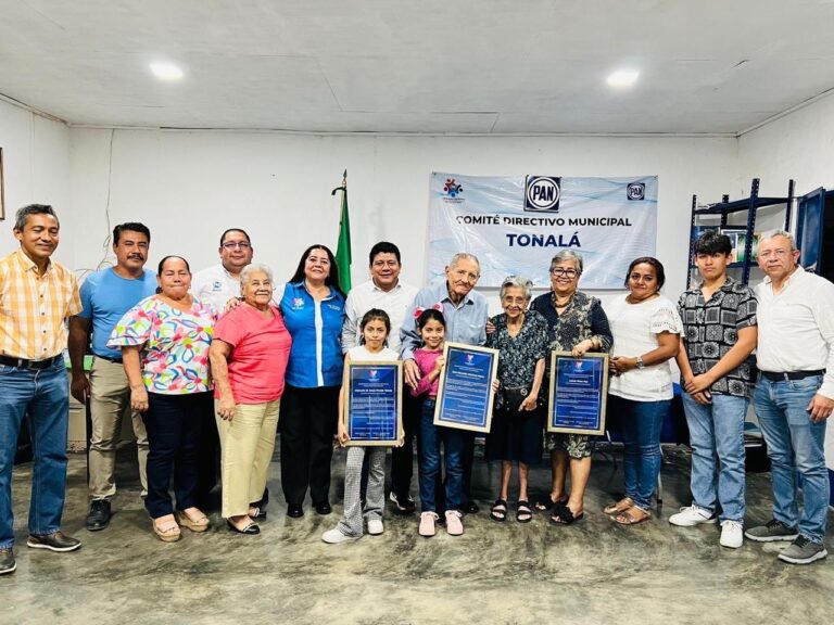 PAN Chiapas traza ruta de trabajo y rinde reconocimiento a panistas en Tonalá.