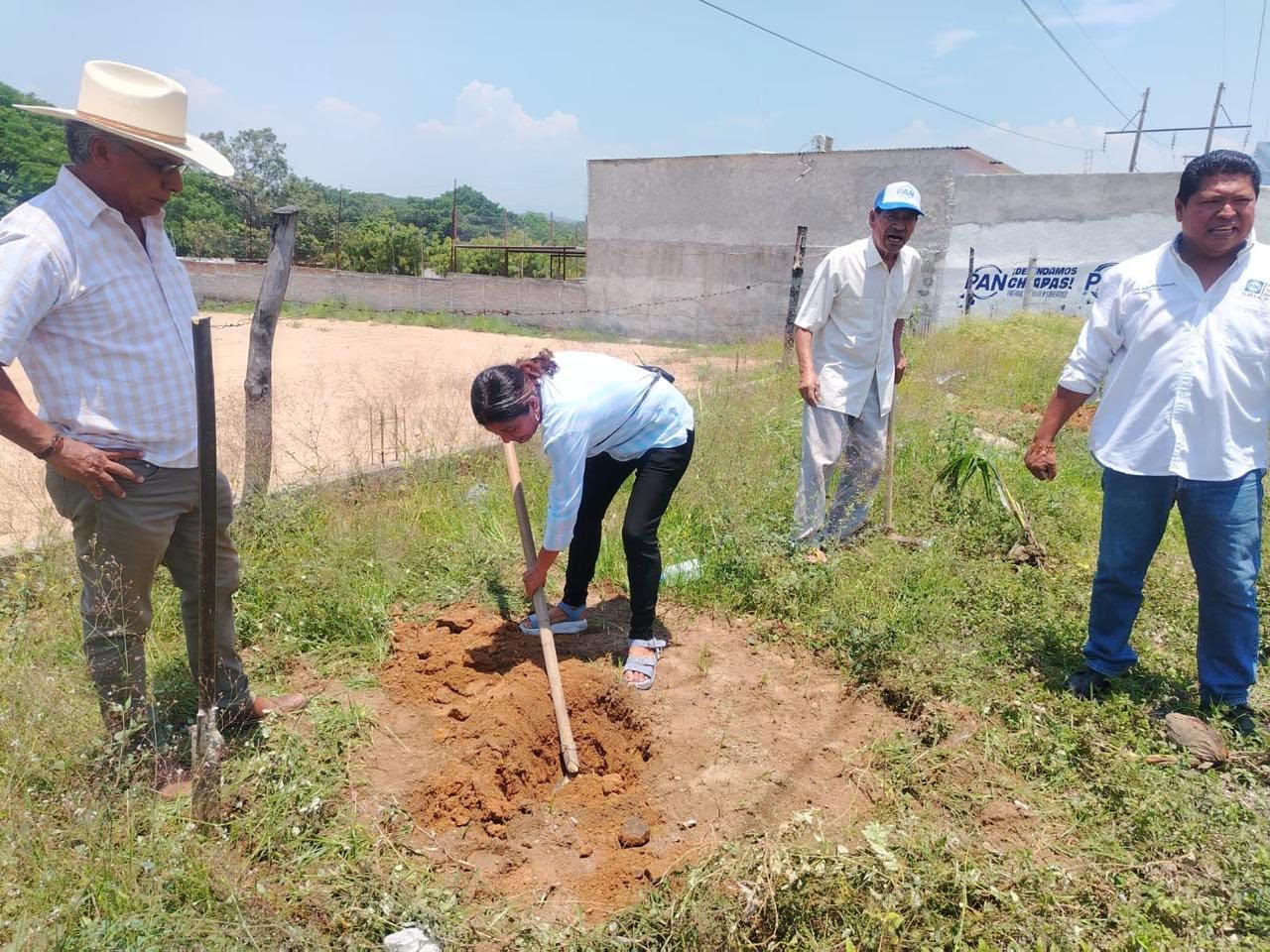 En Villaflores, el Comité Municipal a cargo de Yazmin Flores Gurgua, llevo a cabo la siembra de árboles