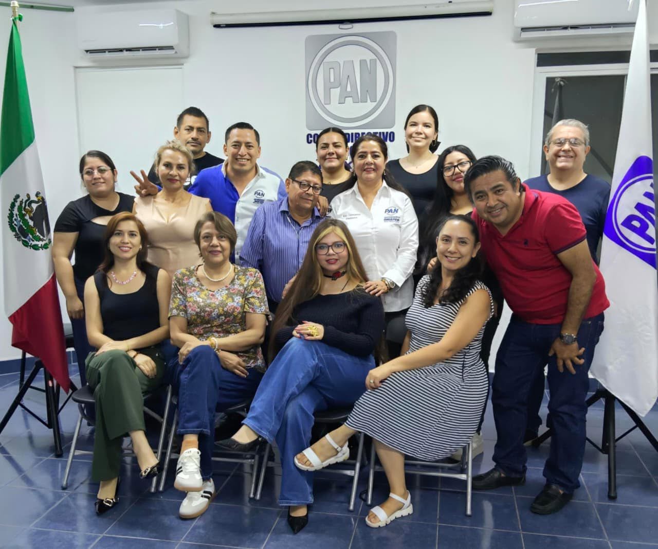 Nuestra presidenta estatal, Katy Caravantes, acompañó al Comité Directivo Municipal de Tuxtla Gutiérrez durante su sesión de trabajo.