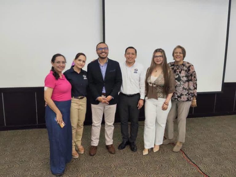 LAS REDES SOCIALES SON UN ESPACIO ACTIVO PARA PARTICIPAR, EXPRESARNOS Y ALZAR LA VOZ.